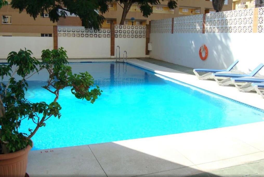 Apartamento En La Carihuela Torremolinos Bagian luar foto